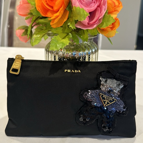 Authentic Prada pouch with sequined bear design - Picture 2 of 13